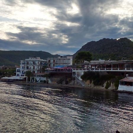 Oasis Hotel Theodoros & Litsa Galaris Agia Marina  Екстериор снимка