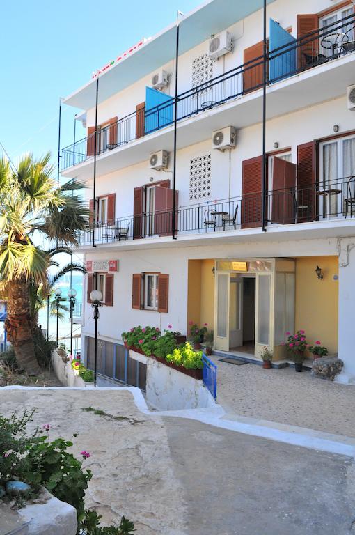 Oasis Hotel Theodoros & Litsa Galaris Agia Marina  Екстериор снимка