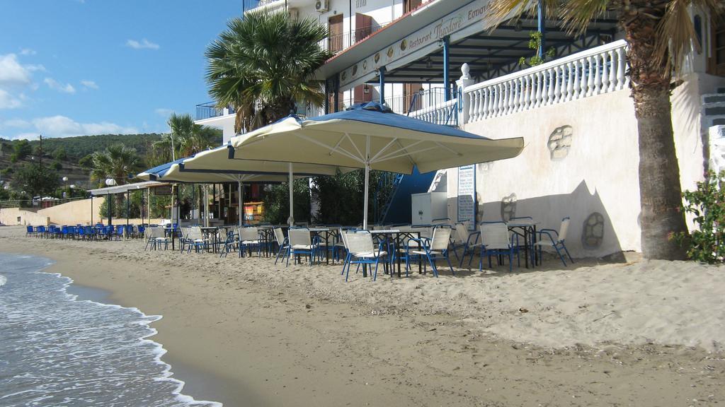 Oasis Hotel Theodoros & Litsa Galaris Agia Marina  Екстериор снимка