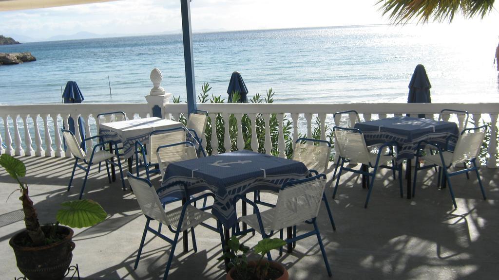 Oasis Hotel Theodoros & Litsa Galaris Agia Marina  Екстериор снимка