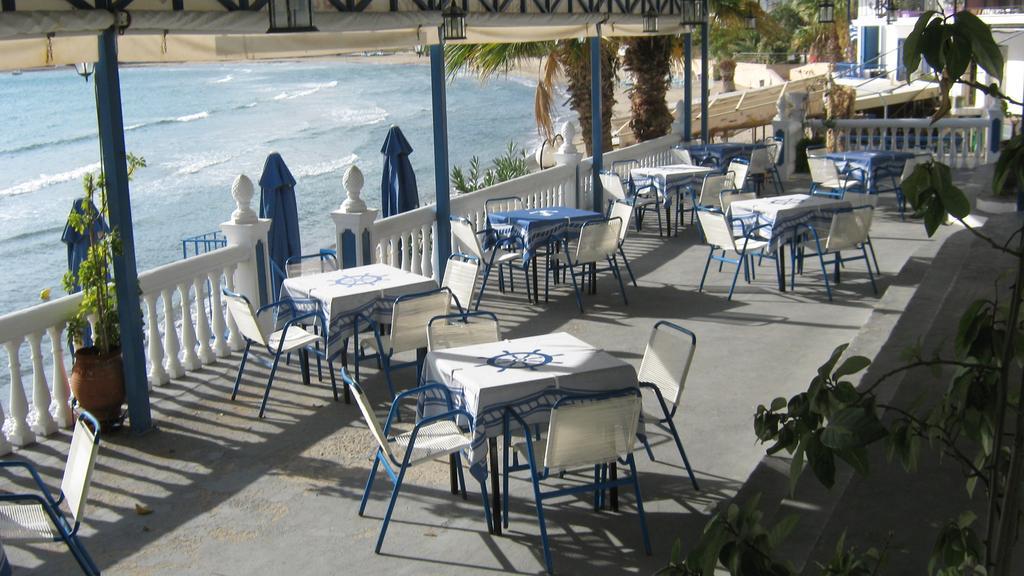 Oasis Hotel Theodoros & Litsa Galaris Agia Marina  Екстериор снимка