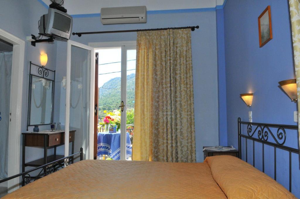Oasis Hotel Theodoros & Litsa Galaris Agia Marina  Екстериор снимка