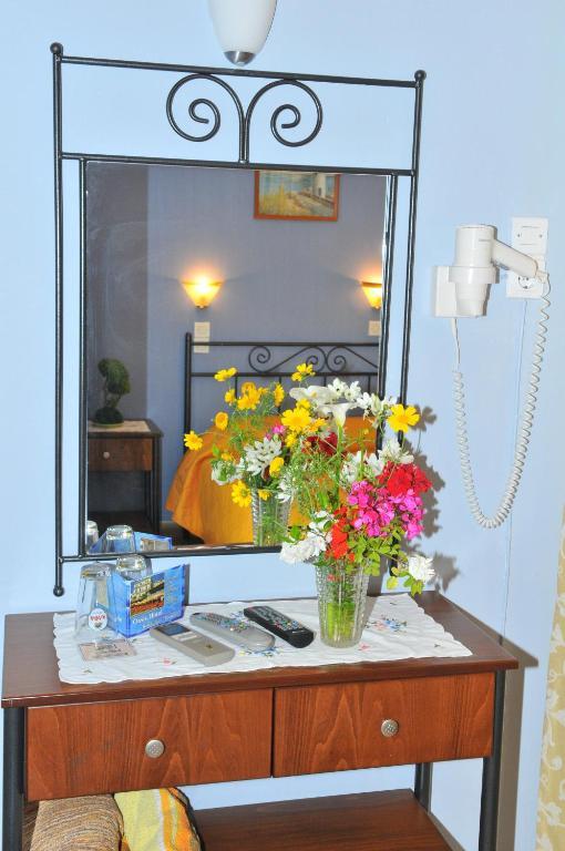 Oasis Hotel Theodoros & Litsa Galaris Agia Marina  Екстериор снимка